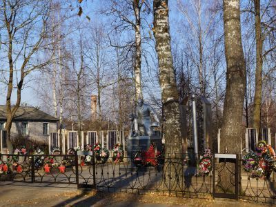 Братское кладбище воинов Советской Армии, погибших в 1944 г.