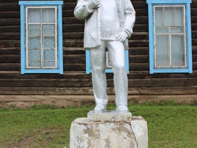 Памятник Вешникову Гаврилу Григорьевичу  (Баал Хабырыыс) – поэту-фронтовику, члену Союза писателей СССР