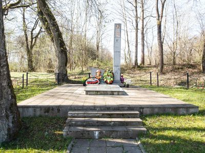 Братская могила советских воинов, погибших в январе 1945 года