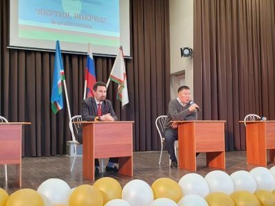 Руководители «Сахамедиа» провели «Разговоры о важном» для учащихся школы Якутска