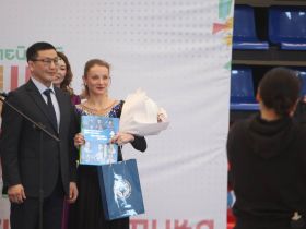 Гимнастка Екатерина Веденеева провела мастер-класс в Якутске