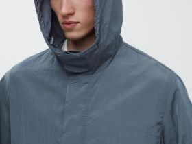 Ветровка с капюшоном свободного силуэта