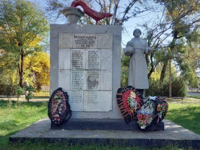 Памятник погибшим воинам