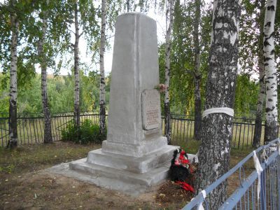 Братская могила 39 крестьян, погибших в 1842 году в столкновении с царскими войсками. На могиле установлен обелиск