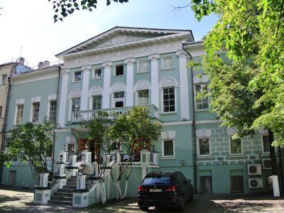 Дом с росписью плафона