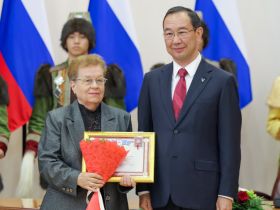 Глава Якутии вручил государственные награды