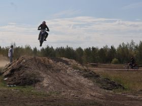 В Кысыл-Сыре прошли соревнования по мотокроссу