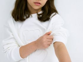 Свитшот с объёмным принтом для девочек, Белый