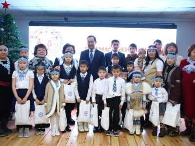 Глава Якутии встретился с учащимися кочевой школы «Куонэлэкээн» в Оленекском районе