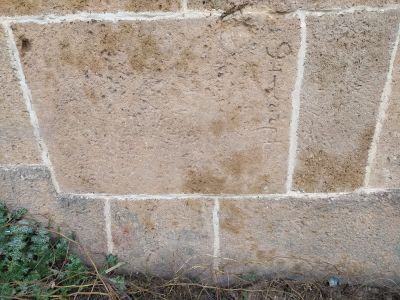 Граффити-строительный знак