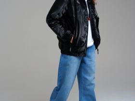 Куртка текстильная с полиуретановым покрытием для женщин (ветровка)