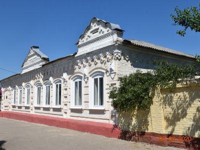 Здание, где в уездном училище в 1881-1884 гг. учился советский ботаник-физиолог, член-корреспондент Академии наук УССР В.Н.Любименко