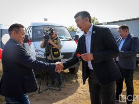 Передвижные лаборатории передали ветеринарным службам Якутии