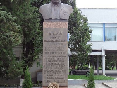 Бюст дважды Героя Социалистического Труда П.П. Лукьяненко