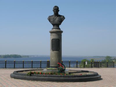 Бюст дважды Героя Советского Союза А.В.Ворожейкина