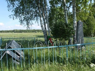 Братская могила воинов Советской Армии, погибших в боях с немецко-фашистскими захватчиками в период Великой Отечественной войны