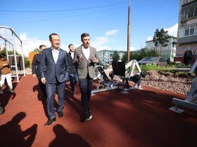 Глава Якутии встретился с юными нерюнгринцами на новой спортплощадке