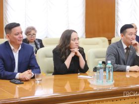 Госнаграды вручили деятелям культуры и искусства Якутии