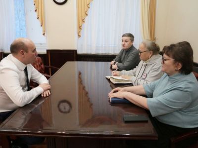 Председатель Комитета солдатских матерей встречается с семьями солдат