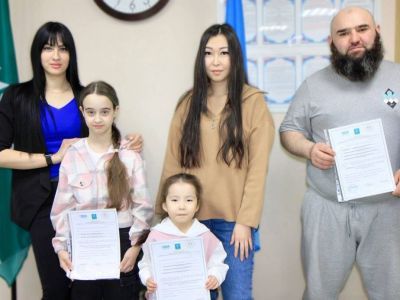 В Айхале трем молодым семьям вручили сертификаты на приобретение жилья