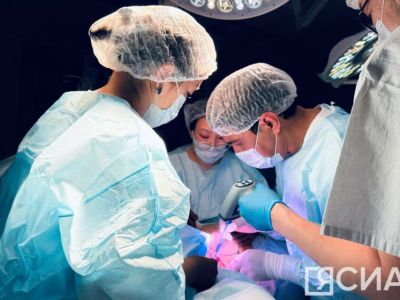 Операцию по удалению молочной железы с установкой импланта провел московский хирург в Якутии