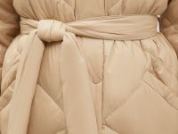 Стеганое пуховое пальто с поясом
