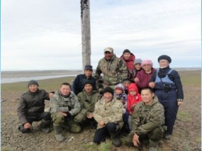 Сэргэ – коновязь (декоративная деревянная колонна), поставленная А.И. Софроновым