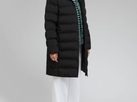 Утепленное пальто с капюшоном