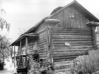 Конюшня деревянная