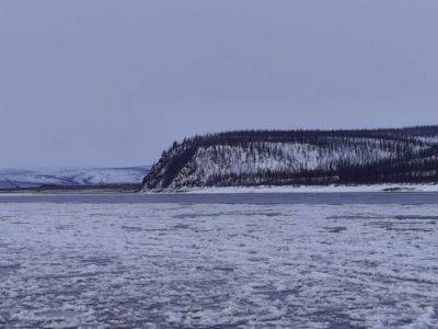 Фото: реку Яну заковывает в лед