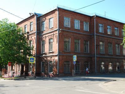 Здание торговой школы, в котором в 1905-1908 гг. учился писатель-революционер Фурманов Дмитрий Андреевич