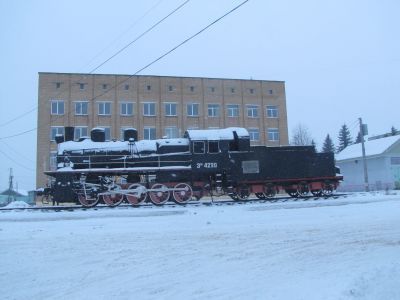 Паровоз-ЭШ 4290, установленный в ознаменование революционных, боевых и трудовых подвигов железнодорожников Вяземского узла