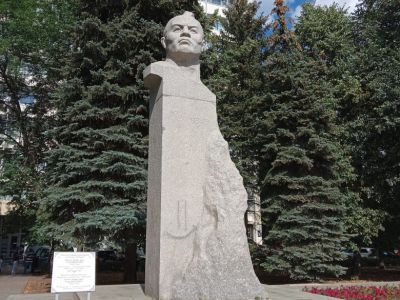 Памятник Ш.Худайбердину
