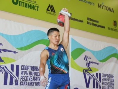 Гиревик Егор Попов принес победу сборной Чурапчинского района на Играх народов Якутии 