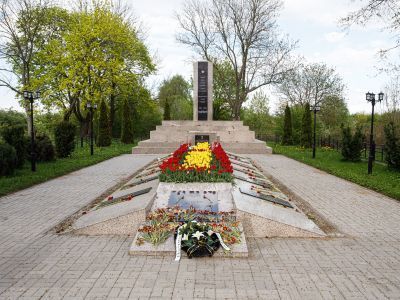 Братская могила советских воинов, погибших в апреле 1945 года
