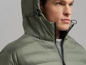 Стеганая куртка с искусственным утеплителем и водоотталкивающей пропиткой