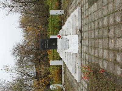 Братская могила 2000 мирных жителей, расстрелянных в 1941 году немецко-фашистскими захватчиками