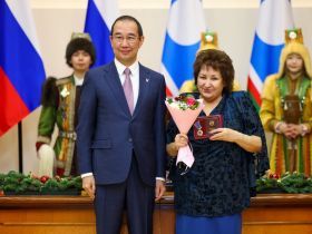 Айсен Николаев вручил государственные награды отличившимся якутянам