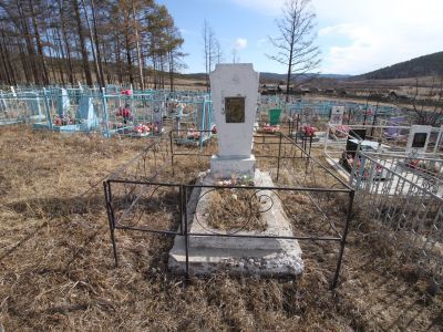Могила Антонова Якова Демидовича, (1890-1920)-командира партизанских отрядов левобережья Селенги, члена Военного штаба Прибайкалья, павшего в бою с капелевцами в феврале 1920 г. у деревни Мухино