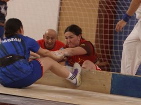 В селе Хатассы выявлены чемпионы Якутска по мас-рестлингу