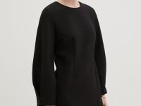 Платье с широкими рукавами