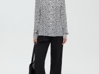 Блузка свободного силуэта с принтом