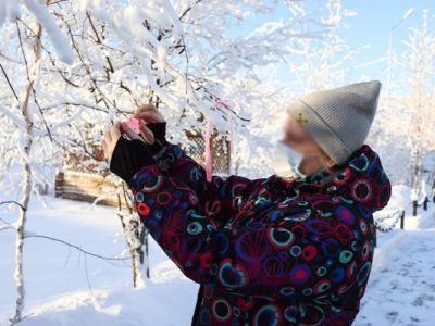 В Якутии осужденные женщины повязали розовые ленточки-символ борьбы против рака