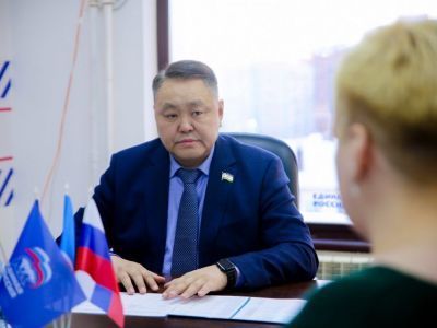 Председатель Якутской городской Думы Альберт Семенов провел личный прием граждан