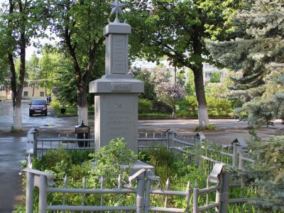 Памятник на могиле  четырех красногвардейцев, погибших в боях с белоказаками в 1919 г.