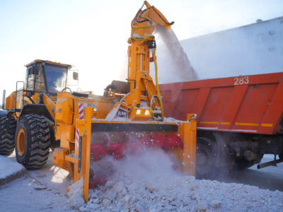 Новые снегоочистители приступили к уборке улиц Якутска