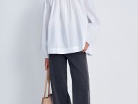 Блузка с округлым вырезом свободного силуэта