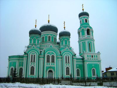 Церковь во имя Дмитрия Солунского (православный приходской трёхпрестольный храм)