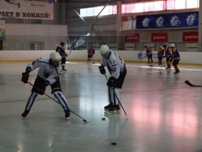 В полуфинал хоккейного турнира зимней спартакиады вышли команды трех районов и Якутска