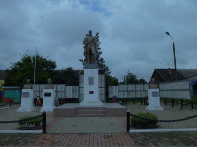 Братская могила советских воинов, погибших в боях с фашистскими захватчиками